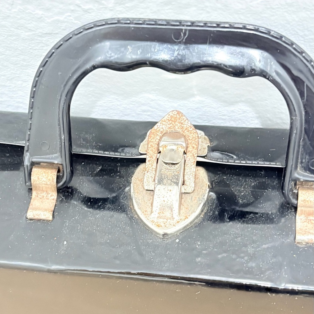 VINTAGE BARBIE MATTEL
BLACK DOLL CARRYING
CASE VIVID BOLD COLORS
COLLECTIBLE - Picture 4 of 16